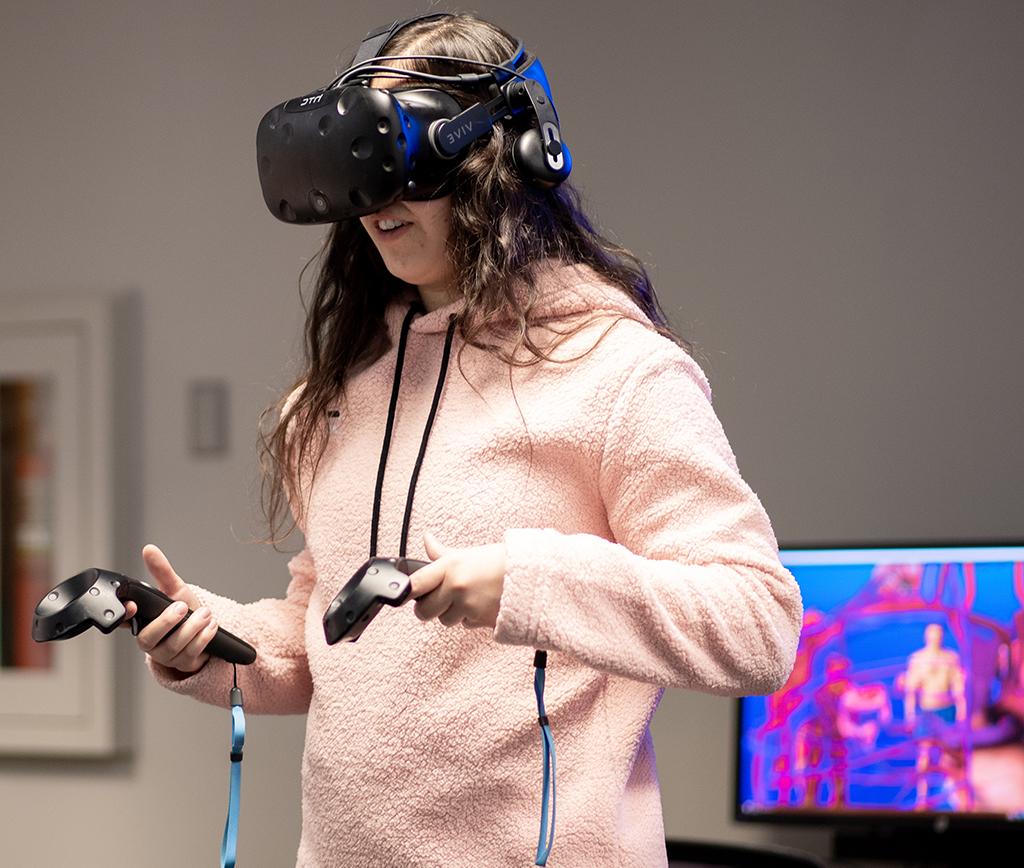 Student using VR at the Tenzer Center